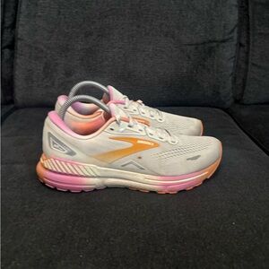 Brooks Adrenaline GTS 23 1203811B117 Gray Pink Orange Running Shoes Womens 9.5